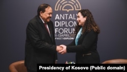 Takimi mes presidentes së Kosovës, Vjosa Osmani, dhe ministrit të Jashtëm, Ali Yousif Ahmed Al Sharif, më 12 prill 2025.