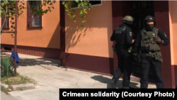 Обшук російських силовиків у будинку кримських татар в Євпаторії, 22 липня 2021 року