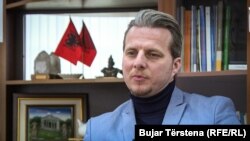 Arifi (na fotografiji): Jedna od njihovih laži [opozicije] je da sam ja 'Vučićev čovek'