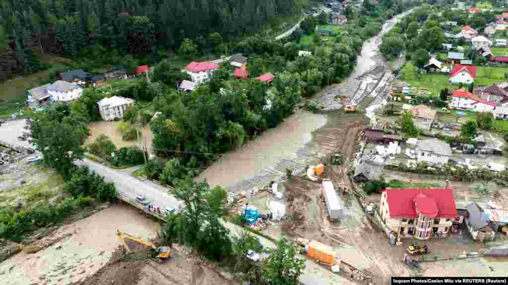 Brostani településén a legsúlyosabb a helyzet, ahol hol hidakat, utakat, öntött el és járműveket, lakóházakat sodort el az ár