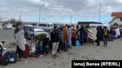 Câteva sute de studenți indieni, majoritatea la Medicină, așteptau luni să fie preluați cu autocarele și duși la București pentru a se întoarce în țara natală. 28 februarie 2022.