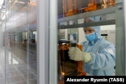 ახალმა გამოძიებამ აჩვენა, რომ ჩინური კომპანიები აწვდიდნენ რუსულ კომპანიებს მინერალებს, რომლებიც სასიცოცხლოდ მნიშვნელოვანია მიკროჩიპების და სხვა ტექნოლოგიების წარმოებისთვის, რომლებიც შეიძლება გამოყენებულ იქნეს მაღალტექნოლოგიური იარაღის დასამზადებლად.