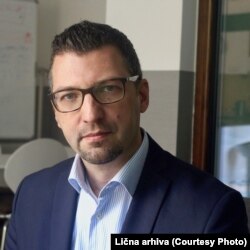 Srđan Majstorović: Ne mislim da u ovom trenutku Srbija predstavlja bilo kakvu bezbednosnu pretnju za Kosovo, niti postoji mogućnost nekakve reintegracije Kosova iz prostog razloga što Srbija za to nema kapaciteta. I ne postoji raspoloženje javnosti da se ide u tom pravcu.