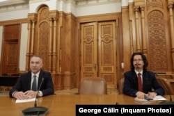 Bogdan Licu si Cristi Danilet, contracandidatul său pentru un post de judecător la CCR. Votul va fi însă unul politic.