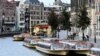 Amsterdam s-a pornit să reducă numărul turiștilor. Începe cu navele