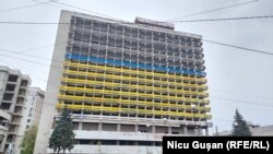 Clădirea fostului hotel „Național” din Chișinău, pe care a fost aplicat sechestru.
