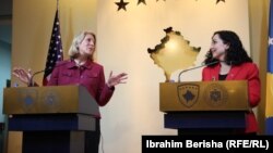 Karen Donfried pomoćnica državnog sekretara Sjedinjenih Američkih Država za evropska i evroazijska pitanja i predsednica Kosova Vjosa Osmani