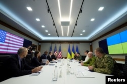 Срещата на двете делегации в неделя