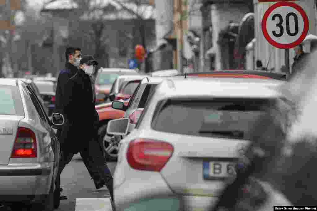 Néha a kormányfő is gyalog jár.