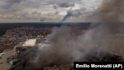 Бомбардирана фабрика во предградието на Киев, Украина