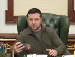 Captură de ecran a discursului ținut de Volodimir Zelenski, președintele Ucrainei, în noaptea de luni spre marți.