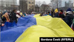 Zastava Ukrajine na antiratnom protestu u Beogradu 6. marta 2022.