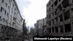 Nemrég lebombázott épületek Harkivban 2022. március 8-án