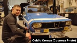 Mihai Zgardan, lângă un Renault 12 Gordini pe care l-a restaurat în 9 luni, premiat la un concurs internațional al pasionaților de acest model.