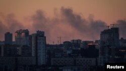 Чад над гранатираниот Киев