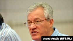 Što vreme više odmiče, nas je za okruglim stolom manje, a razgovor je konstruktivniji: Rade Veljanovski