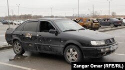 Айкоркем с братьями и сестрой находилась в этой машине, когда по автомобилю открыли огонь