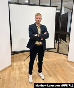 A 30 éves Anton Muhalcsuk a Szabad Oroszország Alapítvány nevű, az Oroszországból távozott aktivistákat segítő NGO irodájában.