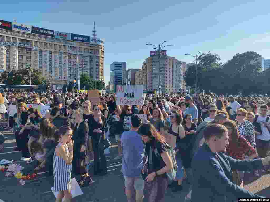 "Насилието срещу жени не се наказва достатъчно строго. То се толерира от тези, които трябва да ни защитават, и води до преследване на жертвите", коментират организаторите на протеста.