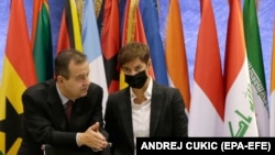 Lider socijalista i predsednik Skupštine Srbije Ivica Dačić i premijerka Ana Brnabić uoči skupa povodom obeležavanja 60. godišnjice Pokreta nesvrstanih u Beogradu, 11. oktobar 2021.