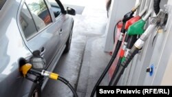 Serija poskupljenja goriva od početka 2021. godine dovela je do lančanog poskupljenja hrane i usluga (na fotografiji benzinska pumpa u Podgorici)