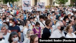 Câteva mii de persoane au protestat, în 5 iunie, la Budapesta față de planurile de deschidere a unei universități chineze.