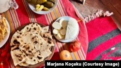 Ajo flet me shumë pasion për secilin prej ushqimeve të kësaj zone dhe historinë që qëndron pas tyre.