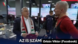 Viktor Orban sa spornim šalom na kojem je mapa Velike Mađarske