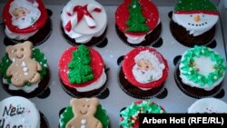 Praznični kolači za ukrajinske novinare na Kosovu koje je doniralo Udruženje novinara Kosova