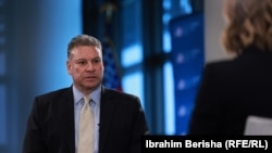 Gabrijel Eskobar, izaslnik SAD za Zapadni Balkan, tokom razgovora za RSE 13. decembra 2022. u Prištini. 