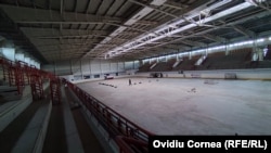 Patinoarul din Târgu-Mureș a fost abandonat în 2013, cu doar 75% din lucrări realizate. Va costa aproape dublu decât s-a estimat la început.
