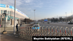 На площади Республики в Алматы, где часто активисты пытаются провести акции протеста, усилено патрулирование. Январь 2023 года