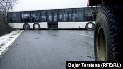 Barikade na putu u selu Rudare opštine Zvečan na severu Kosova, 14. decembar 2022.