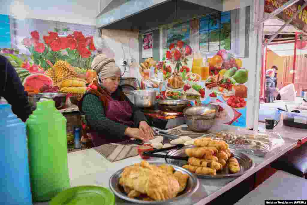 В качестве &laquo;закуски&raquo; к ашлямфу многие предпочитают жареные пирожки.&nbsp; &nbsp;