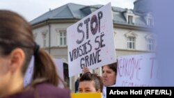 Protestë e mbajtur në Prishtinë kundër vrasjes së grave. Dhjetor 2022.