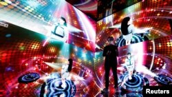 U metaverzumu moći ćete obavljati mnoge radnje, pa i otići na virtualni koncert, online putovati, obaviti kupovinu ili isprobati digitalnu odjeću.