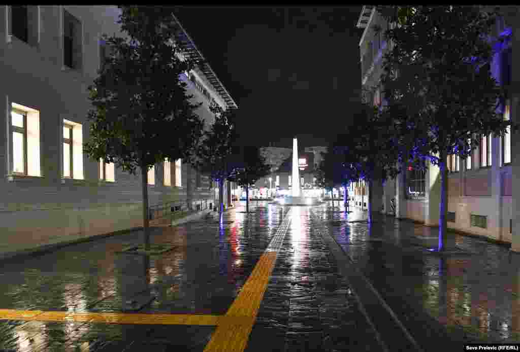 Prilaz centralnom Trgu u Podgorici u decembru prošle i decembru ove godine. &nbsp;