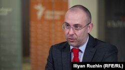 Калоян Стайков в студиото на Свободна Европа