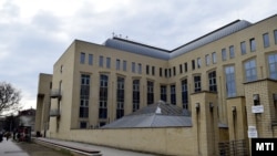 A Budapesti Uzsoki Utcai Kórház, a Semmelweis Egyetem Általános Orvostudományi Kara oktatókórházának Róna utcai tömbje Zuglóban