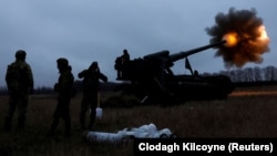 უკრაინელ არტილერისტთა საბრძოლო პოზიციები დონეცკში 