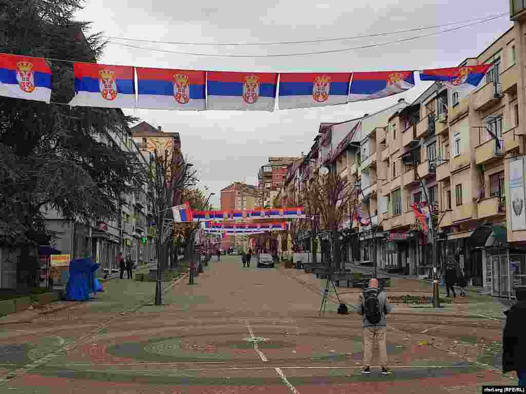 Një nga sheshet në Mitrovicë të Veriut mëngjesin e 9 dhjetorit.