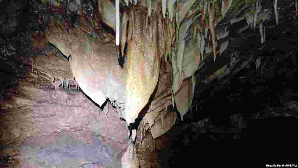 Još uvijek nije poznato kada je nastao pećinski nakit. &nbsp;