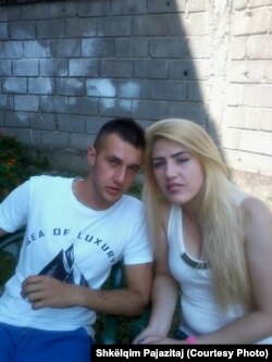 Škelćim sa sestom Donjetom