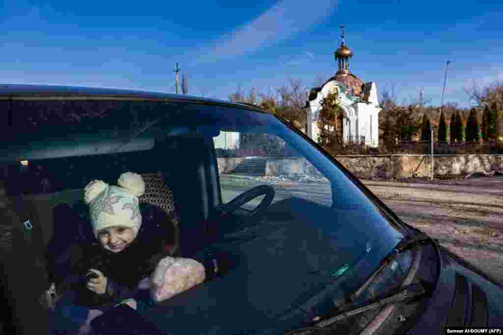 Unii săteni se întorc acum în speranța că-și vor putea relua și reface viețile distruse, în ciuda avertismentelor guvernului de a evacua localitatea, care este încă în pericol. &nbsp;