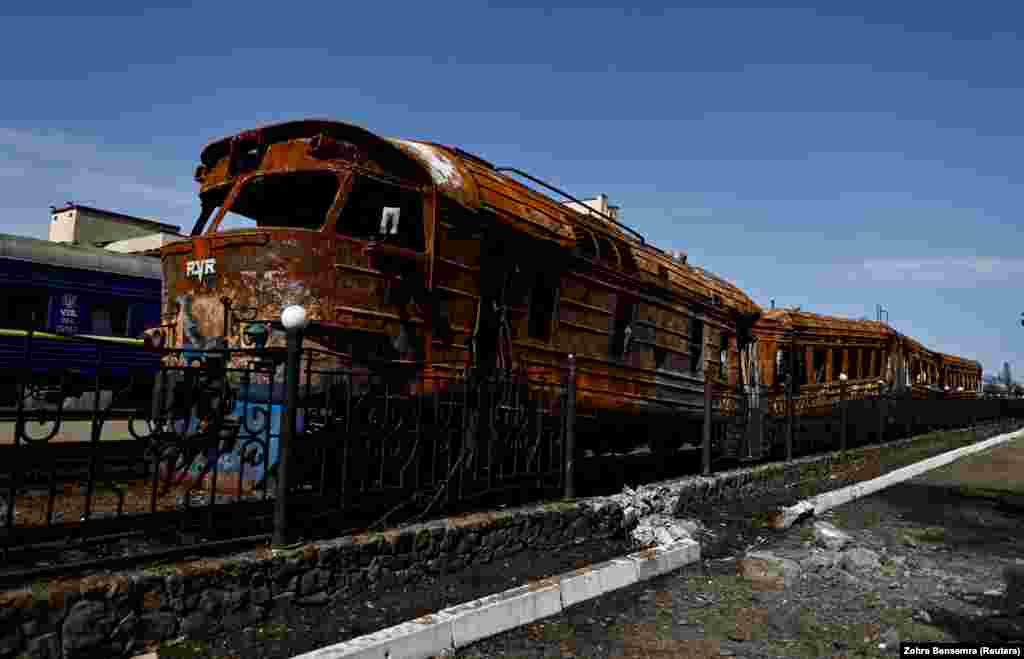 Az 1871 és 1877 között épült Trosztyanec-Szmorodina vasútállomás is hatalmas károkat szenvedett. A France 24 szerint az orosz hadseregnek a vasútállomáson volt a főhadiszállása