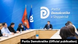 Lulzim Basha njofton për dorëheqjen nga kreu i PD-së. 