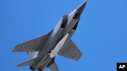 Ruski avion Mig-31, kakav je učestvovao u taktičkim nuklearnim vežbama Rusije i Belorisije, 9. maj 2018.