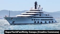Super-iahtul Șeherezada se află în prezent ancorat în orașul port Marina di Carrara din Italia. Echipa opozantului rus Alexei Navalnîi susține că acesta ar fi deținut însuși de președintele Rusiei, Vladimir Putin. 