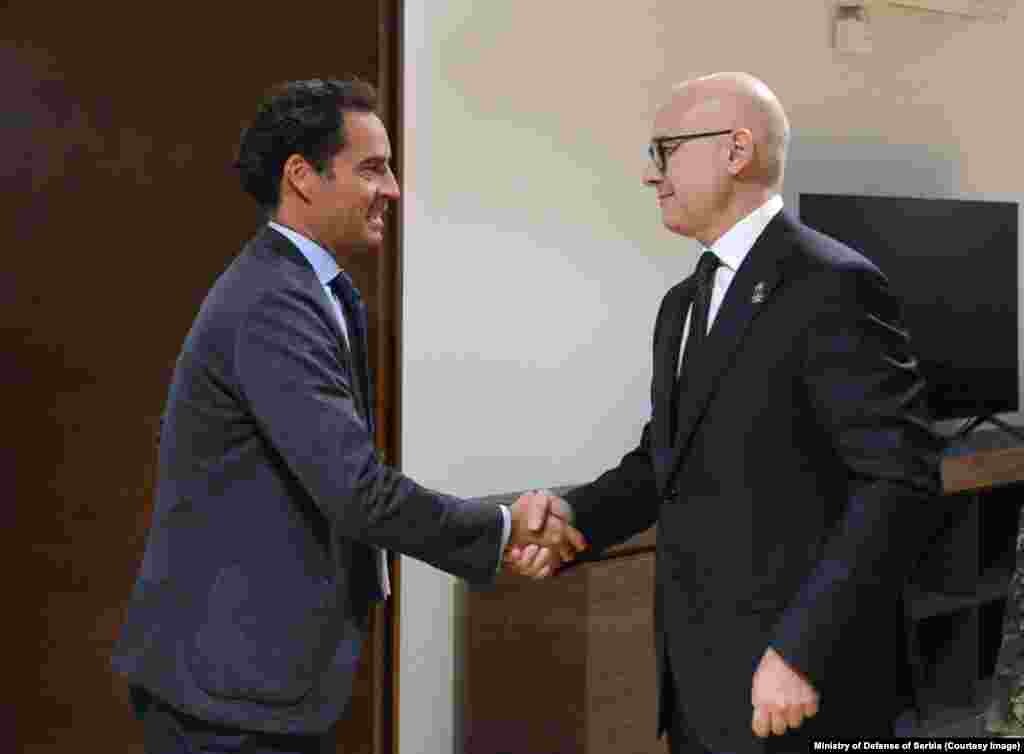 СРБИЈА -&nbsp;&bdquo;Ситуацијата во Косово предизвикува длабока загриженост за Република Србија&ldquo;, изјави српскиот вицепремиер и министер за одбрана Милош Вучевиќ на средбата со заменик-помошникот генерален секретар на НАТО за политички прашања и безбедносна политика Хавиер Коломина.