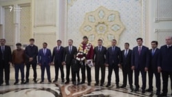 Паҳлавони тоҷик Темур Раҳимов бо медали тило ба Душанбе баргашт